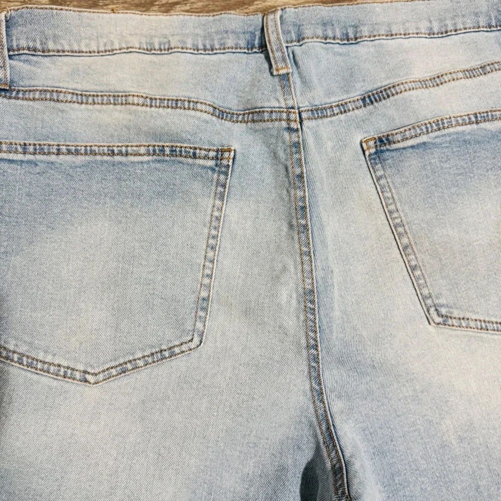 Celebrity Pink Women Light Wash Distressed‎ Denim Shorts Cutoff Frayed Hem 17/33